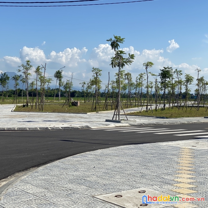 Đất cạnh chợ vĩnh điện đã có sổ chỉ 17tr/m2, liên hệ em linh: 0967 508 420