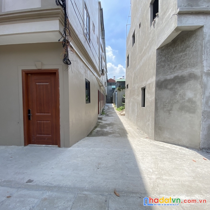Chỉ 1 tỷ nhỉnh sở hữu ngay nhà 3 tầng đẹp mới xây, đường ô tô 16 chỗ, cách sân bay nội bài 500m.