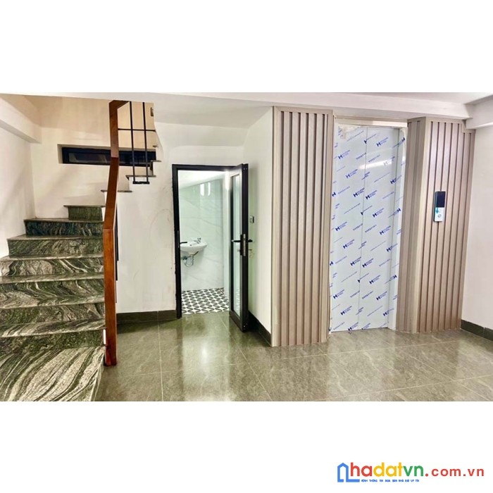 Chính chủ bán nhà mới xây gần 50m phố hoàng cầu,đống đa,garage ô tô,thang máy,ngõ thông ô tô chạy