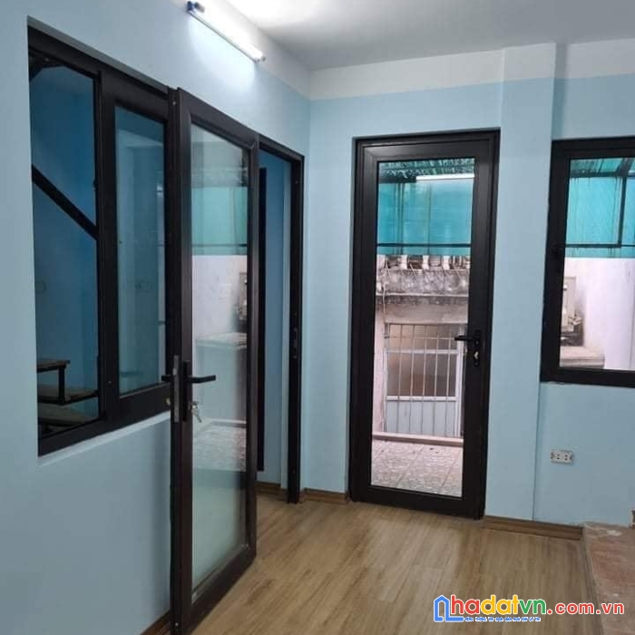 Bán nhà tạ qung bưu 42m 5 tầng siêu đẹp ở ngay