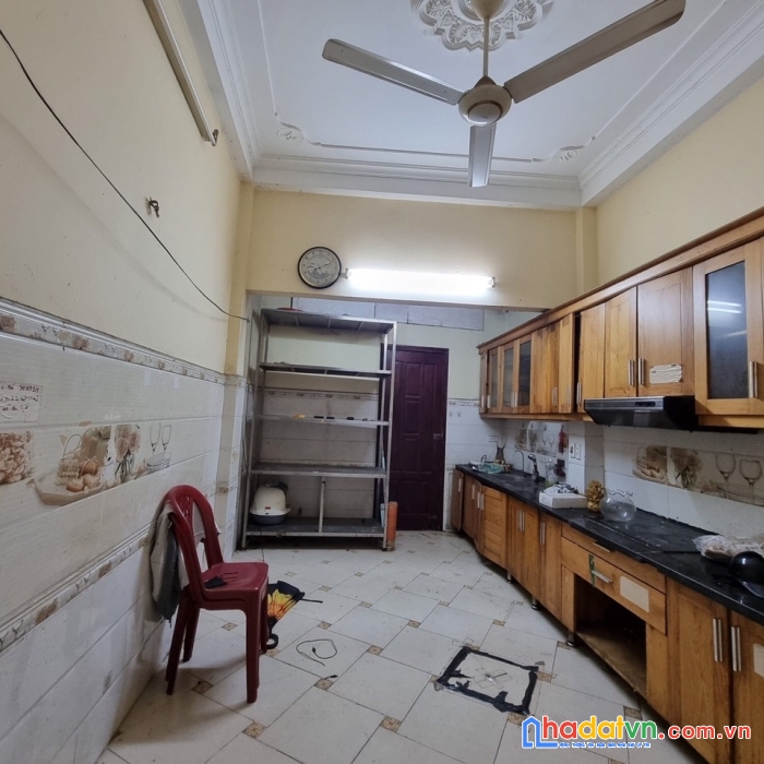 Bán gấp căn nhà phố cầu giấy 42m, 5t, 3,2mmt, ngõ lông, oto gần, ở luôn. giá chỉ 4,5 tỷ.