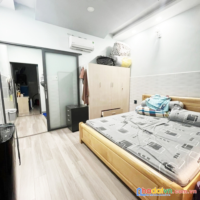 Nhỉnh 4 tỷ có nhà 3 tầng 42m2, hẻm xe hơi thông, lạc long quân tân bình