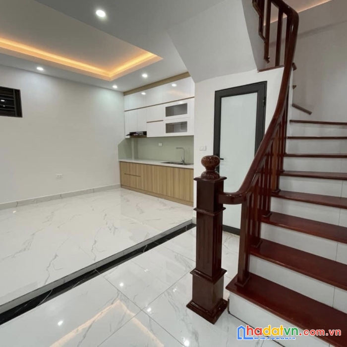 Ngọc thụy long biên40mx 5tầng mt 4m chỉ 4.3 tỷ, ôtô tránh