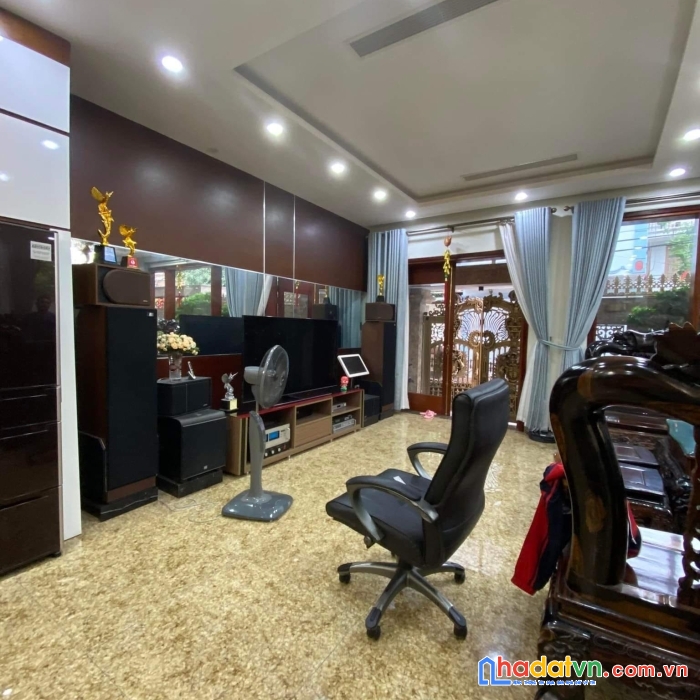 Chính chủ ủy quyền bán nhà hoàng cầu, kinh doanh, 34.6m2x5 tầngx4mmt, chỉ 5.9 tỷ