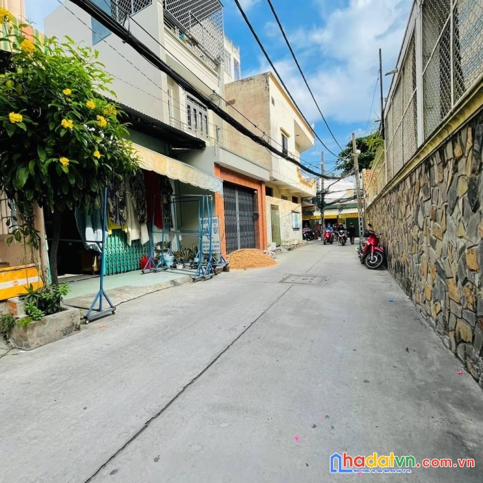 Bán nhà 2 tầng hxh, khu chợ vải đ phú thọ hoà, 35m2 giá chỉ 3.2 tỷ