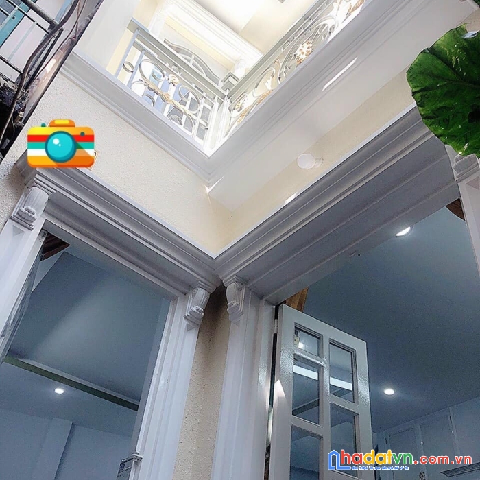 Bán nhà quận 4 dt 5 x x6 trệt 2 lầu 2,35 tỷ