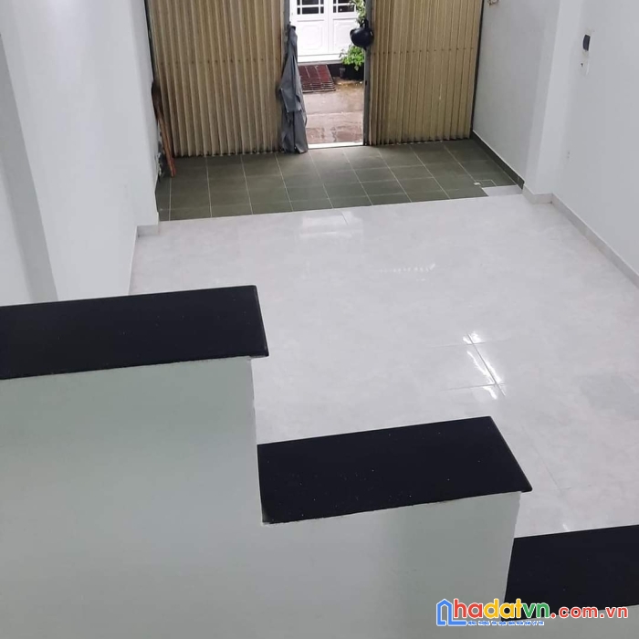 Bán nhà tân phú, hxh ôtô đỗ cửa, sổ vuông a4, sát mặt tiền đường, ngay chợ tân hương, 2tầng, 65m2,