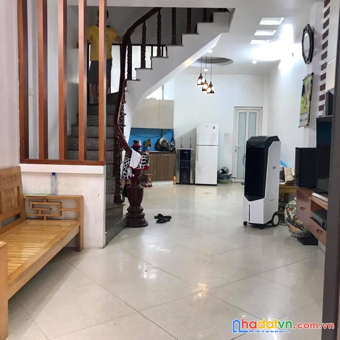 Bán nhà phố nguyễn văn cừ, long biên, hà nội. 62m2 x 4tầng, giá 6.1 tỷ, nhà mới, ô tô 4 chỗ  đỗ cửa