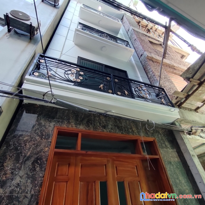 Bán nhà phạm văn đồng - ô tô đỗ cửa - cách phố 30m - ngõ thông - nhà mới tinh - cực hiếm.