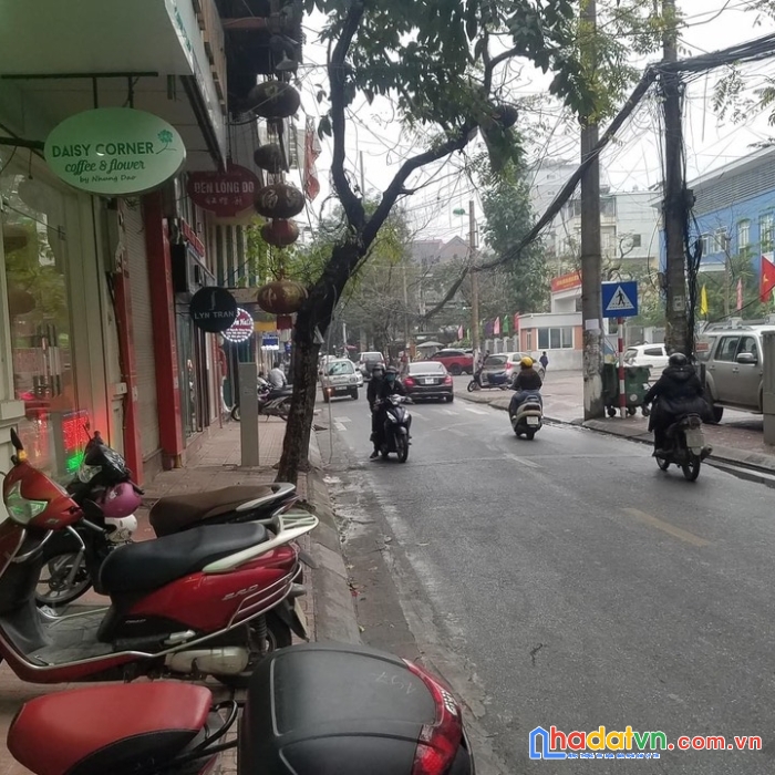 Bán nhà xuân thủy , kinh doanh, ô tô tránh , vừa ở vừa kinh doanh