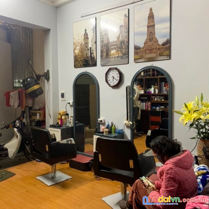 4 tỷ,bán nhà chính chủ phố nguyễn văn cừ.60m,5 tâng, kinh doanh đỉnh,ô tô đỗ cửa 0389160730