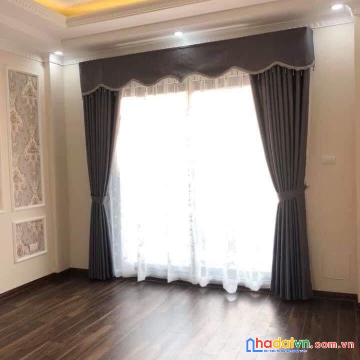 Bán nhà long biên ngọc lâm 35m2 5t lô góc ngõ thõng 3 gác 3.8 tỷ