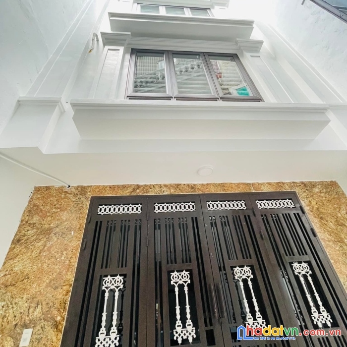 Bán nhà ngõ 86 tô vĩnh diện. dt 46m2/ 6 tầng/ mặt tiền 4,6m/ giá 7.6 tỷ.
nhà thang máy - ô tô đỗ