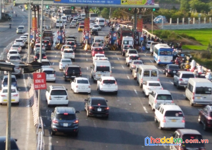 Bán 300 m2 mt ql51 ngay ngã 4 long sơn có 200m2 odt giá 5 tỷ nh agri hỗ trợ 70%