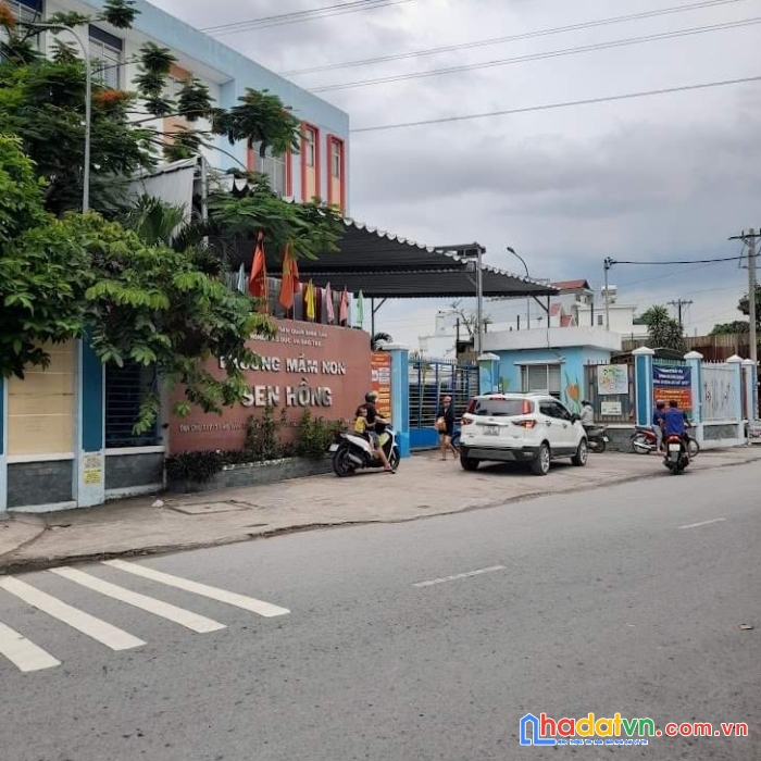 Bán nhà bình tân, hxh đỗ cửa, ngay ubnn phường tân tạo, sát tl 10, nhà mới vào ở ngay, 2tầng,