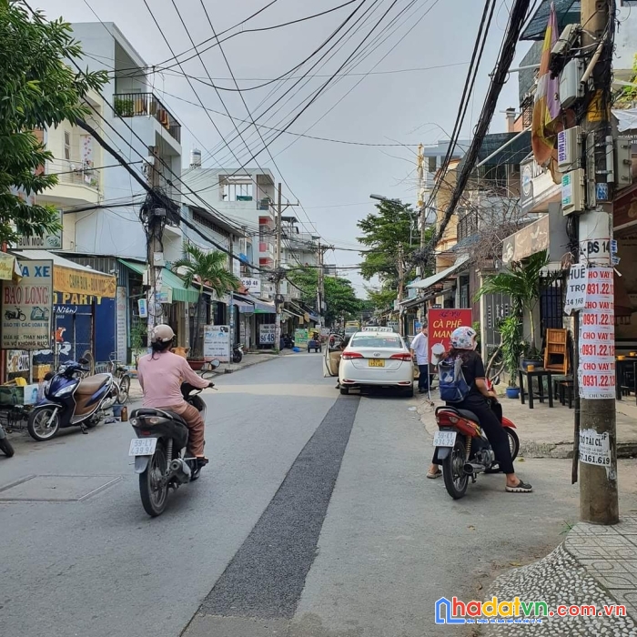 Bán nhà bình tân, hxh thẳng trục, sát lê văn quới, ngã 4 bốn xã, sổ vuong a4, 2tầng, 60m2, chỉ 3,7