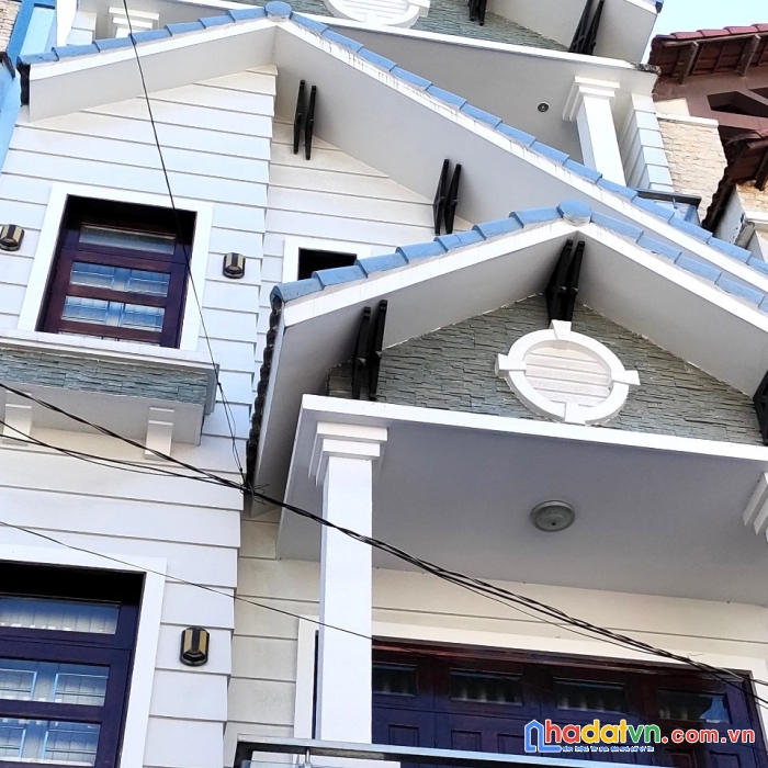 Cần bán biệt thự mặt tiền phạm thị tánh p4 q8  kết cấu 3 lầu st khu vực cực kỳ sầm uất giá cả