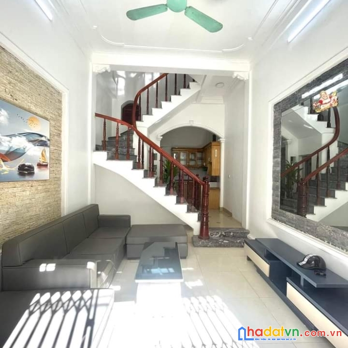 Bán nhà phố triều khúc, 32m2, nhà đẹp, đường   thông và rộng , giá 2.93 tỷ