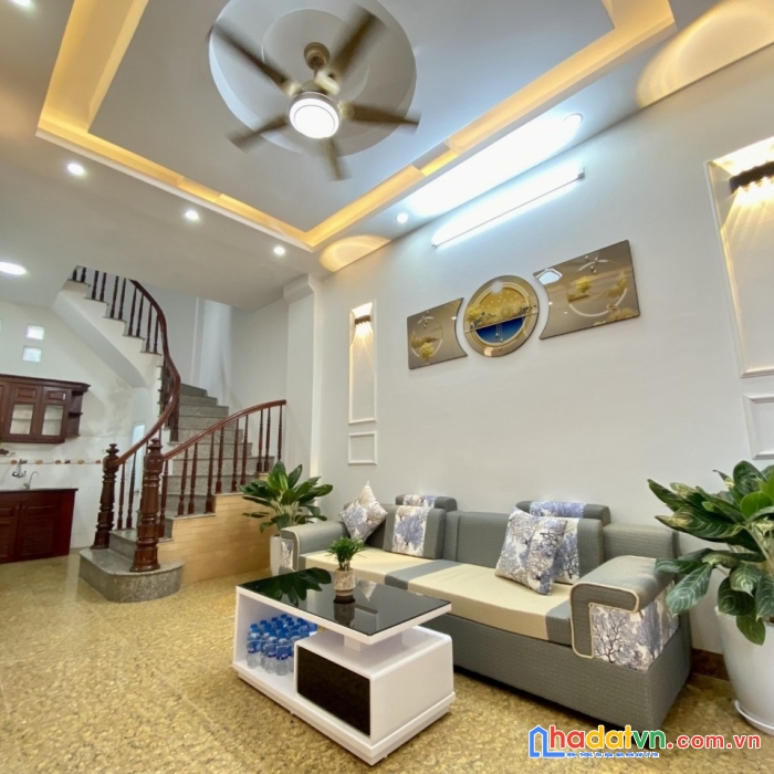 Phân lô phố tân mai. ô tô dừng đỗ ngày đêm, kinh doanh tốt, dt 60m2. chỉ 12.6 tỷ.