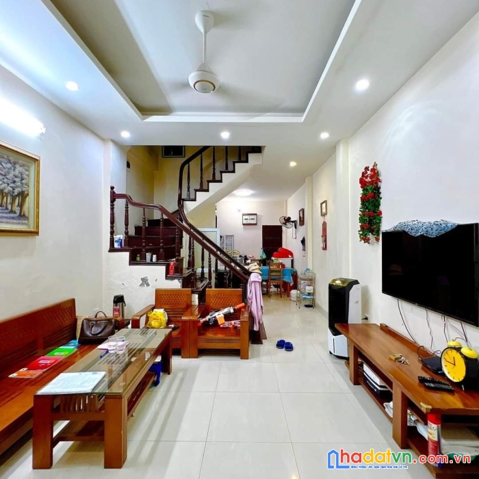 Bán nhà 4 tầng ngõ 46 phạm ngọc thạch , dt 45 m2, giá 6,3 tỷ.