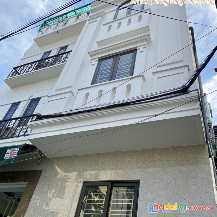 N407   chính chủ cần bán căn nhà lô góc  đường đà nẵng 
lh 0399291974