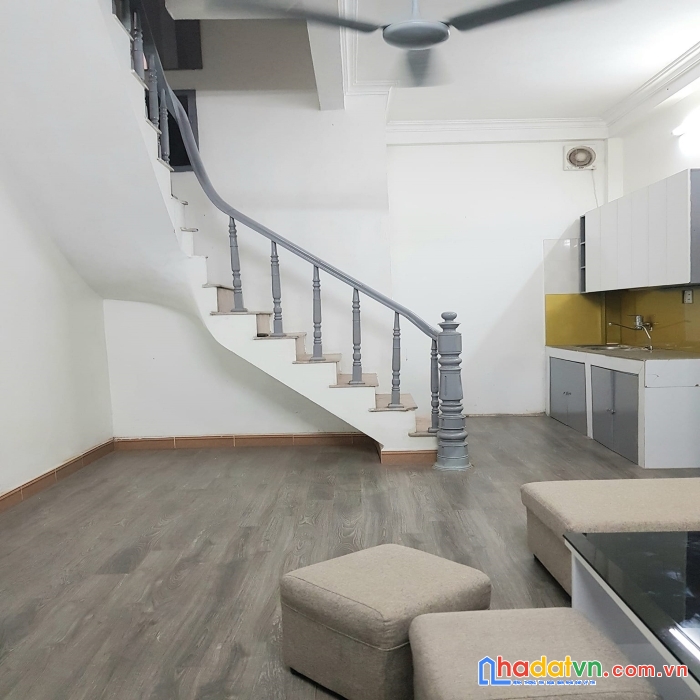 Chỉ 2.x tỷ. ô tô đỗ cổng - hàng xóm công viên hoà bình. trần cung. dọn về ở ngay.