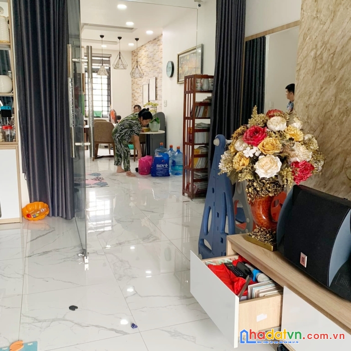 Bán gấp hxt âu cơ 5 tầng btct chỉ nhỉnh 8 tỷ nhà mới 7pn ở ngay