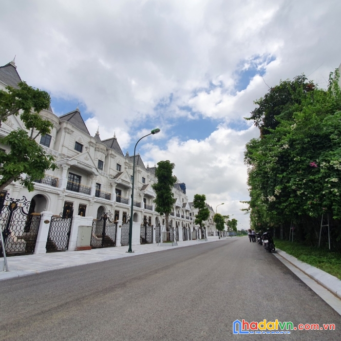 Chuyển nhà cần bán lại căn biệt thự trong ciputra 180m2 - 5pn - 5vs. chi tiết liên hệ em huyền dịu