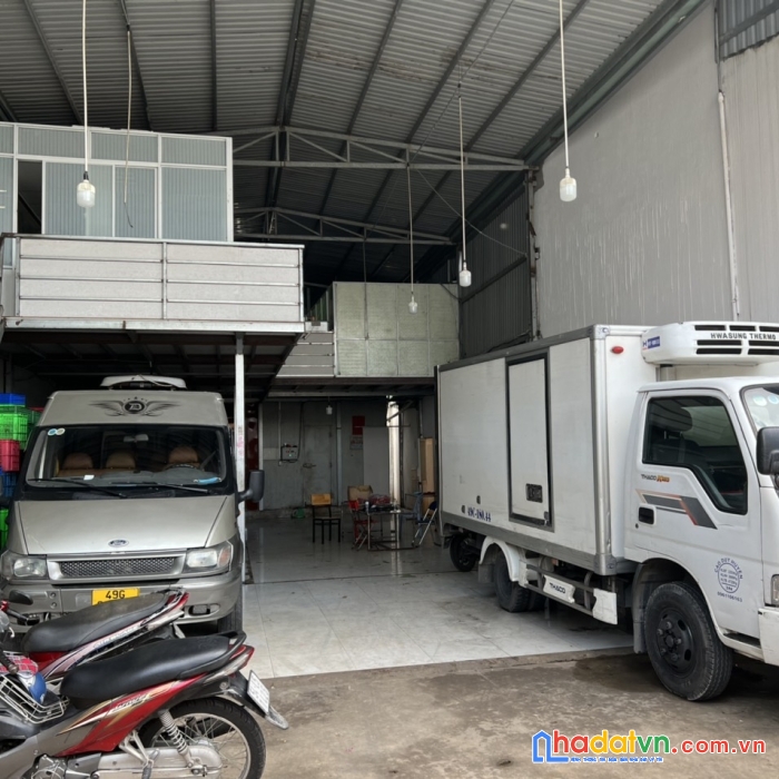 Ngộp bank chủ cần bán nhà xưởng 230m2, chợ đầu mối nông sản hóc môn.