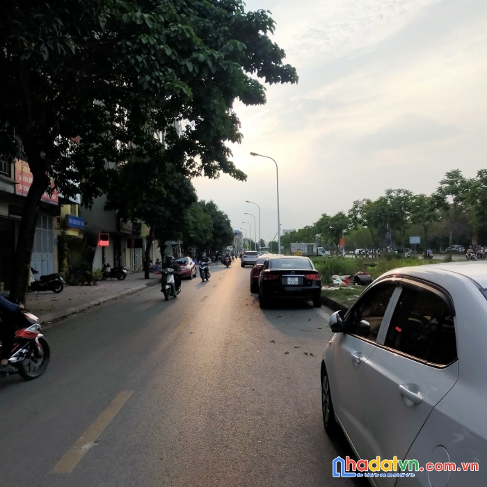 Bán đất bát khối-long biên-40m-ô tô tránh-nở hậu-giá đẹp