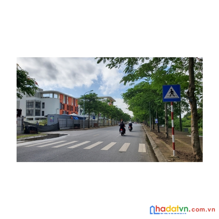 Bán đất phúc lợi, đường 2 làn ô tô ,  1 bước sang phố cổ , 65 m2, 8.1 tỷ.