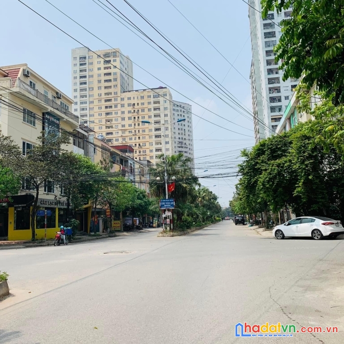 Liền kề mặt đường đôi kđt văn khê, 83m2, 5m tiền, dòng tiền 50 triệu/tháng. 12.9 tỷ.