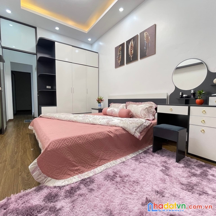 Bán nhà gia thượng.ôtô đỗ cửa,10m ôtô tránh, 35m5t,lh0916488589