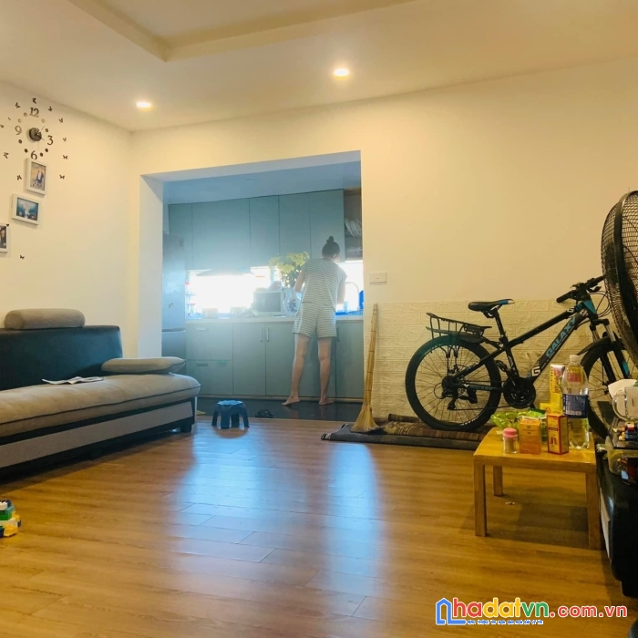 Bán căn hộ tập thể 107 nguyễn chí thanh đống đa hà nội 100m2 2,05 tỷ ôtô đỗ dân trí cao