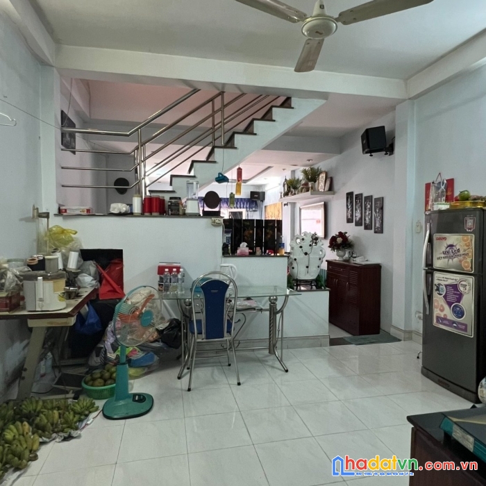 Vị trí: chỉ 1 xẹt đường phạm văn chiêu p9 gò vấp.
hàng nóng hxh 6m
dt: 3,7 nở hậu đều đẹp 4,2 x