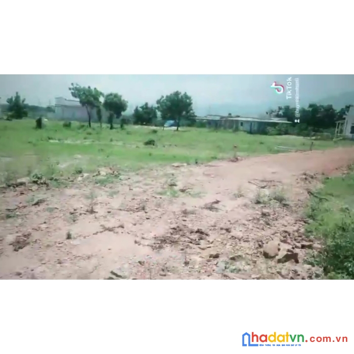 Cấn bán 11000m2 đất làm nhà vườn giá chỉ 229 triệu/1000m2. lh thanh 0767268800