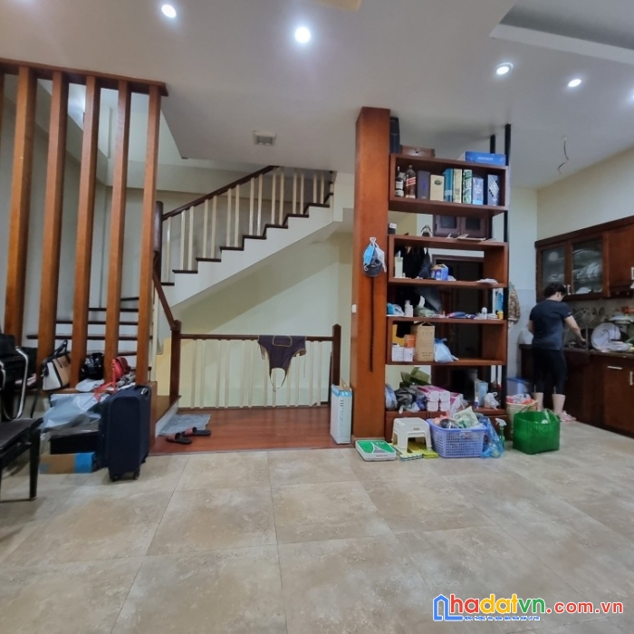 Trung kính, dt 92m x 4 tầng, gara ô tô, kinh doanh đỉnh, 23 tỷ 4

