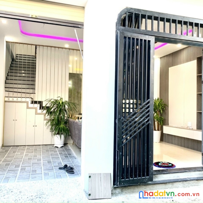 Nhà sát biển nguyễn tất thành, 3 tầng, ngang 5.3m; 4.2 tỷ