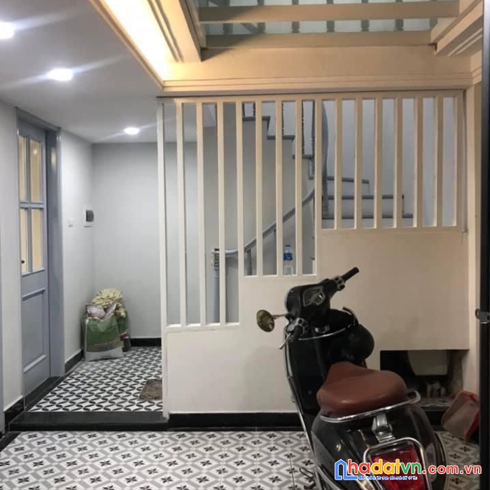 Bán nhà ngọc lâm , long biên 35m2 4 tầng 2.7 tỷ hàng xóm mipec long biên 10 phút sang hồ hoàn kiếm