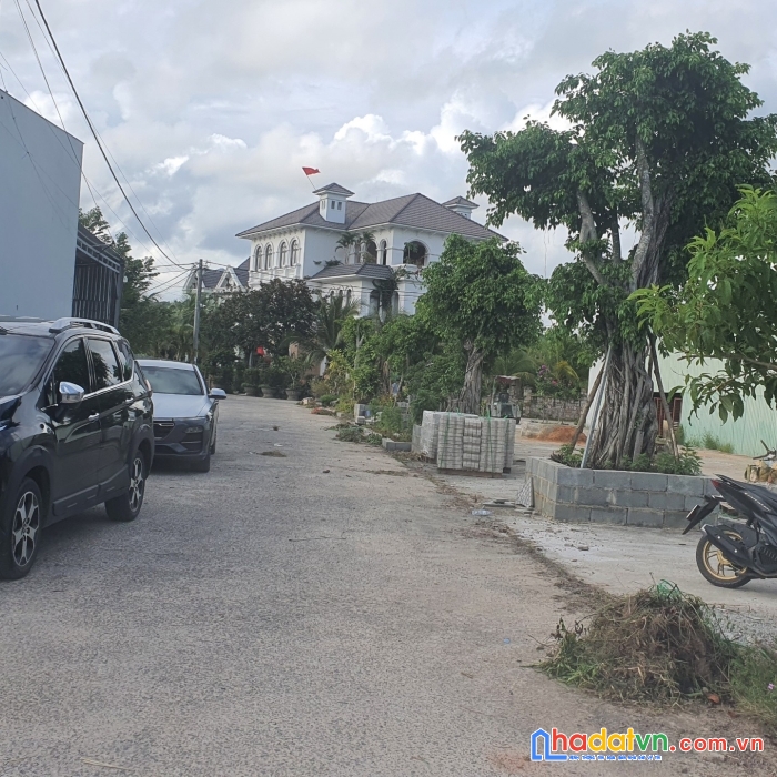 Cần bán lô đất 120m2 cách mặt đường nguyễn trung trực 50m