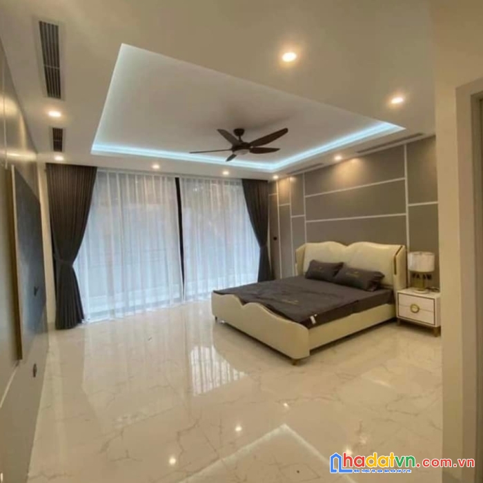 Bán nhà mặt phố linh lang, ba đình 63m, 5 tầng, mt 6m. giá: 21.5 tỷ