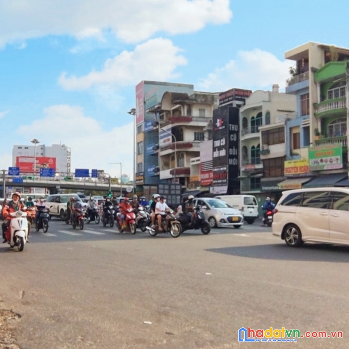 Bán nhà ngay ngã tư hàng xanh đường xô viết nghệ tĩnh - 30m ra mặt tiền - 4 tầng btct nhà mới vào