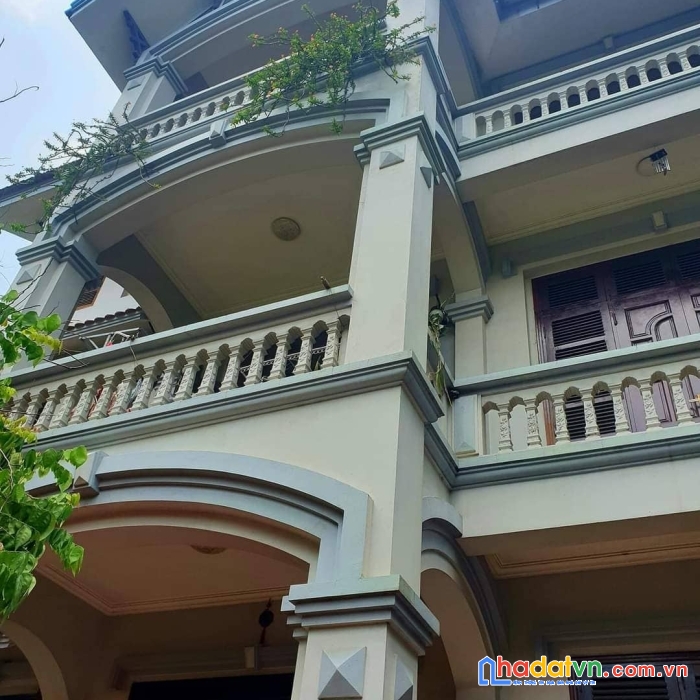 Biệt thự sân vườn 3650m2, 4 tầng, view sân golf, hàng xóm himlam- 38 tỷ long biên