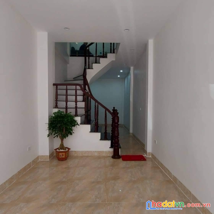 Bán nhà đẹp, dân xây đường chùa láng 45m2 5 tầng mt4m. 100m ra phố láng. 4.6 tỷ