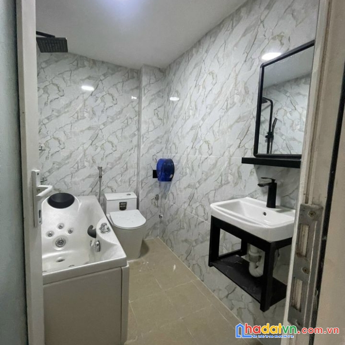 Nhà hẻm nhựa xe tải bình tiên_hot hot