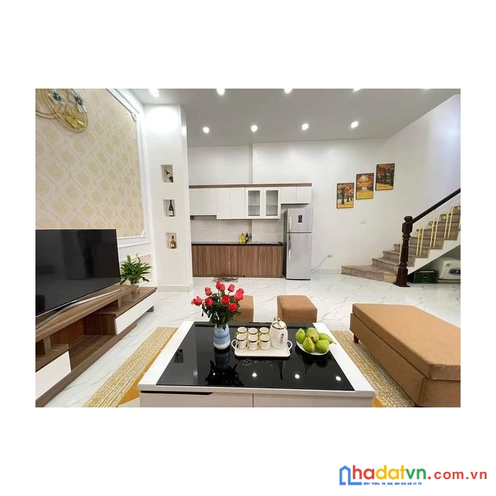 Bán nhà hoàng quốc việt, dt 40m2 nhà đẹp ở ngay, giá 4.15 tỷ. ô tô cách nhà 30m