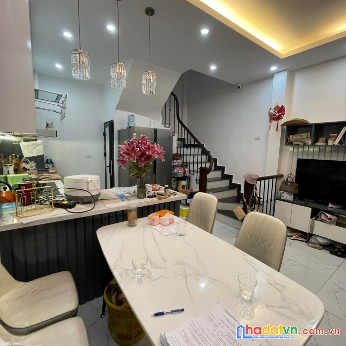 Chính chủ cần bán tòa nhà apartmen phố gia thụy,long biên. 160m, 7 tầng, mặt 8m, giá 27 tỷ, thang