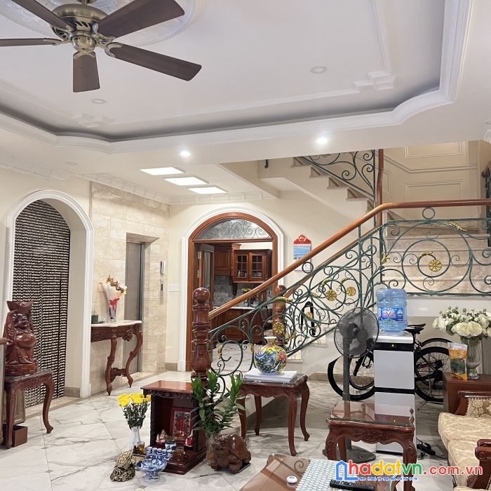 Biệt thự hồ biểu chánh phú nhuận - vip nhất khu vực - dt: 240m2 - hầm tự quay xe - giá 53 tỷ