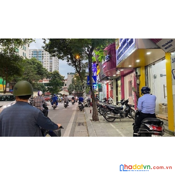 Chính chủ bán nhà mặt phố 308 đội cấn 41m 2,5 tầng giá 11.5 tỷ