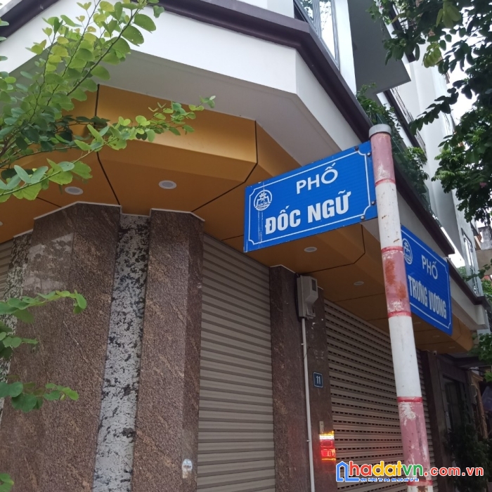 Bán nhà mặt phố đốc ngữ thị xã sơn tây gần 70m2 - giá hơn 4 tỷ - kinh doanh bất chấp - sát chợ -